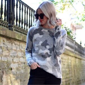 ATHLETA UNDER COVER GRAY CAMO ALPACA WOOL BLEND SWEATER SIZE SMALL